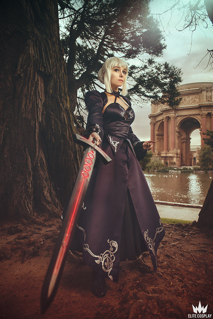 Saber Alter Cosplay