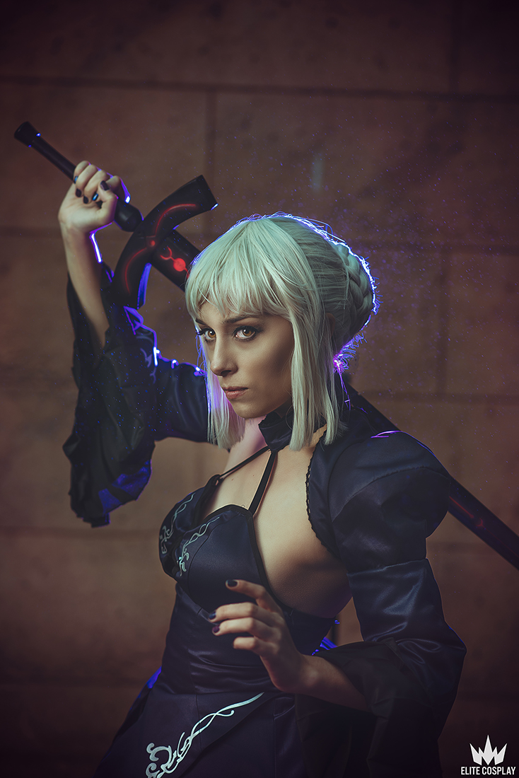 Saber Alter Cosplay