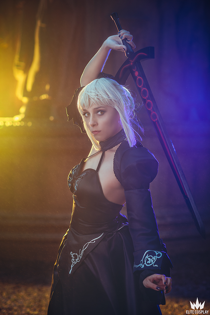 Saber Alter Cosplay